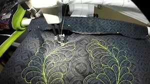 Bump back feathers! Free motion, 5 minute tutorial. I like to do these with some flow to the arch.. so I had to explain how I make that happen as well. (I just pinned this to my longarm as I have a practice piece on there right now I dind't want to take down.) Please share if this could help anyone else to Free motion quilt. | Bold Notion Quilting