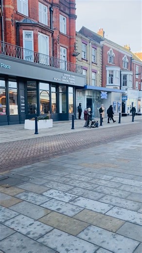 The "Puppet Man" in Great Yarmouth refers to David Perry, a well-known street performer who sings and performs with hand puppets, primarily on Regent Road, Great Yarmouth.❤️🏴󠁧󠁢󠁥󠁮󠁧󠁿 | Great Yarmouth, Gorleston, Bradwell Car Boot Sales