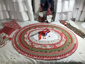 Christmas Table Topper: Quilted Jellyroll Rug Design - Etsy