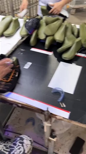 #Shoes #Sneakers #Fashion #Style #StreetStyle #ShoeLover #Outfit #RomaniaStyle #KosovoFashion #MacedoniaStyle #AlbaniaVibes #SerbiaTrends #GeorgiaFashion #RomaniaShoes #KosovoSneakers #MacedoniaShoes #AlbaniaShoes #SerbiaSneakers WhatsApp #toptan 05353625395 | Yaman Ayakkabı | Facebook