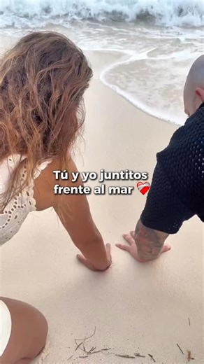 The perfect date doesn’t exis... ✨🌊 No se necesitan lujos cuando la compañía es la correcta (y el detalle es perfecto). 🌹 A veces, una sola rosa y el mar dicen más que mil palabras. Etiqueta a la persona con la que te escaparías a la playa ahora mismo. 👇✈️ #couplegoals #beachdate #love #romance #rosas detalles aniversario relationshipgoals usa | Don Juan Flower Shop