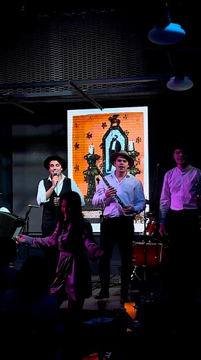 302 reactions · 22 shares | Music: @moscowklezmerband Romani, gipsy music Gypsy dances Zigeunertänze Danses gitanes Danças ciganas bailes gitanos Danze zingaresche | Moscow Klezmer Band | Facebook