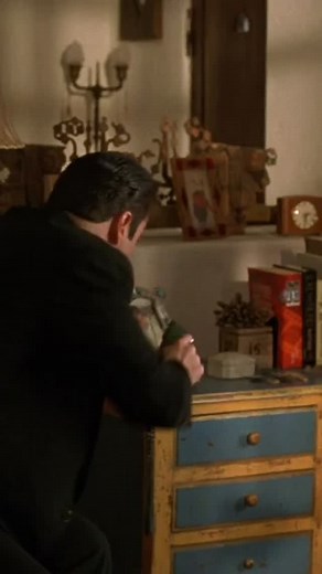 Movie.Zone.HQ on Instagram: "🎬 "Get Shorty" (1995) is a crime-comedy film directed by Barry Sonnenfeld, based on Elmore Leonard's novel. The movie stars John Travolta as Chili Palmer, a Miami mobster who heads to Hollywood to collect a debt but ends up getting involved in the movie business. The film also features Gene Hackman, Rene Russo, and Danny DeVito, delivering a mix of crime, comedy, and satire of the film industry. Rating: IMDb: ⭐️ 6.9/10 Rotten Tomatoes: 🍅 88% (Critics) / 69% (Audien