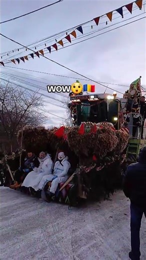 asa traditii vezi doar în România 😲🇷🇴 #romania #combina #traditiiromanesti #fy #pluguspr #colinde