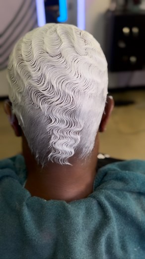 Get me right gizzy😝 Perfect platinum pixie!!! #thecutlife #nychairstylist #brooklynhairstylist #modernsalon #atlhairstylist #pixie #mobhair #brooklynstylist #pixie #softwaves #platinumblonde | Hairhype salon