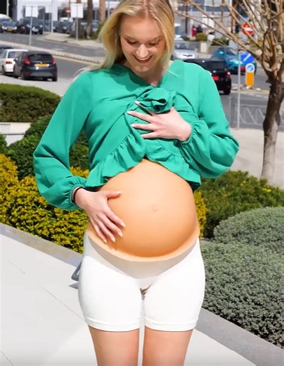 33K views · 71 reactions | A social experiment: How many would come ahead to help this pregnant lady? | 5-Minute Crafts GIRLY | Facebook