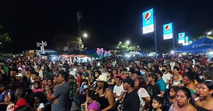 Turistas viven un verano vibrante en La Ceiba
