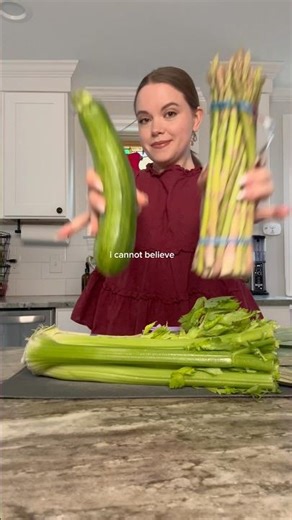 making the greenest soup of all time 🌱