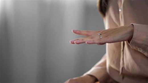 Woman Hates The Ring Her Fiancé Proposed With, And Shared It For All To See: 'It's Huge And Gaudy'