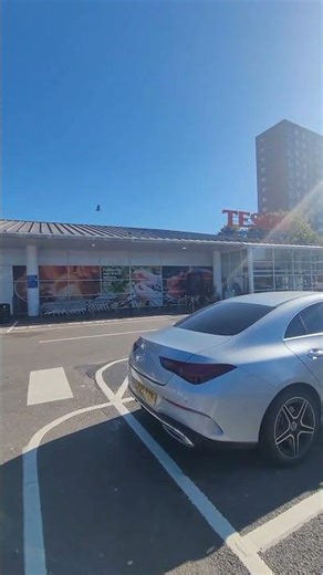 Shopping at Burberry outlet in London #LondonTrip #BurberryOutlet #HackneyCentral