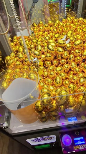 🟡 Gold Egg Claw Machine Attempt#arcade #clawmachine #arcadegames #goldeneggs