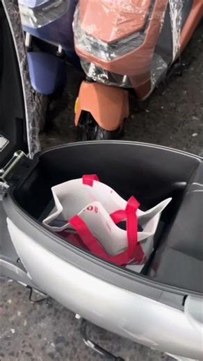 For a complete video review of the Uwinfly T85 electric motorcycle, click the link above.