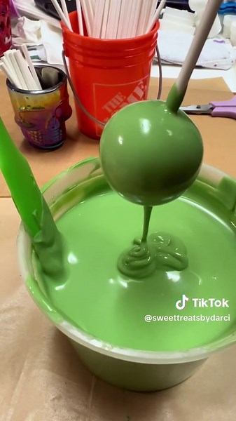 Christmas Cake Pops: Festive Treats for the Holidays