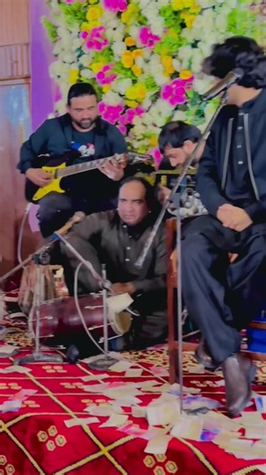 My name is Ayub, and I play drum Player with the amazing singer Muhammad Basit Naeemi. This video features our complete team working together with great energy and passion: 🎹 Ustad Ashraf Sahib – Harmonium 🎹 Waseem Bhai – Piano Player 🎸 Bobby Bhai – Guitarist 🥁 Waheed Mushtaq Dholak Player 🥁 Shan Tufail Bhai – Tabla Player 🎶 Irfan Bhai – Flute Player Working with Basit Naeemi Sahib is always a pleasure. We rehearse properly, perform as a team, and truly enjoy making music together. This vi
