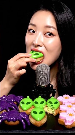 Purple Spiders vs. Green Aliens: Which Tastes Better? 👽💜 #mukbang #viral