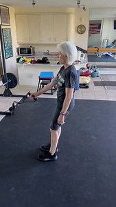 4.9K views · 124 reactions | In the world of exercise, you don't want to take a step backward; UNLESS that step is a reverse lunge that challenges your balance, strengthens your body awareness and forces more focus and control. #workoutwednesday | Dr Laura | Facebook