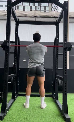Sentadilla Frontal: Activa Cuádriceps y Mejora Postura