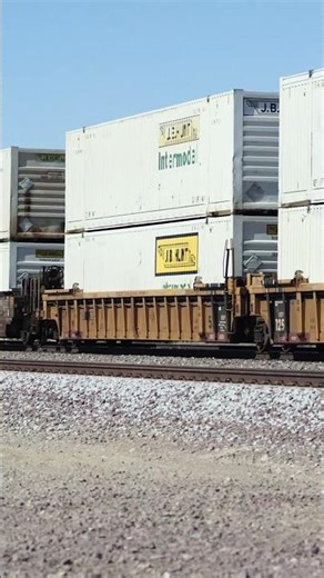 TRAIN SHORTS #00658 / EB BNSF 6551 NEBO ST 10-18-2025 #railtrack #passengertrain #automobile