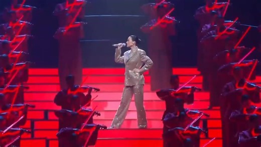 Katy Perry's Joy Awards Performance Medley: Roar & Firework