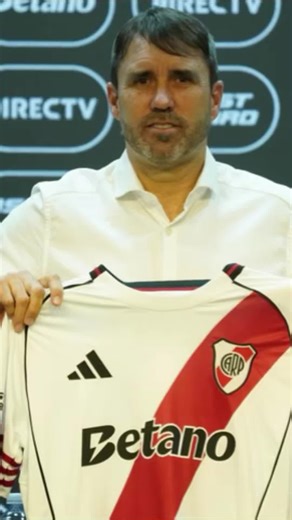 “Chacho Coudet loco o genio 🧠 así reaccionó el DT de River en pleno partido ⚽️ . . #riverplate♥️⚪♥️ #argentina #afa #conmebol #copasudamericana