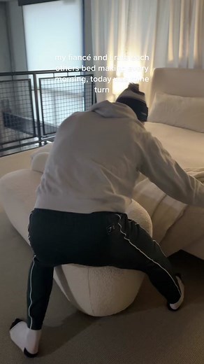 Morning Bed Making Competition with Kayleigh and Kylie Holbeck