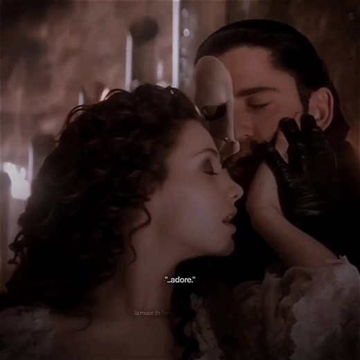 Phantom of the Opera 2004: Gerard Butler & Emmy Rossum Love Moment