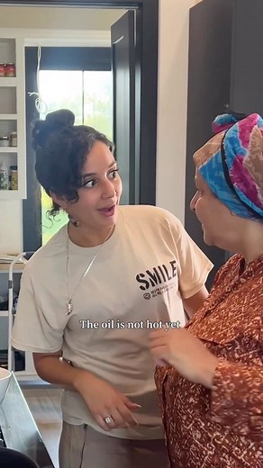 Mama Wafaa on Instagram: "Do you use tongs or your hands when you’re close to oil? For tips and tricks and more of my style of cooking click the link in my bio 🥳"