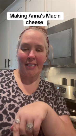 Making #homemademacncheese #cheesypull #hokemadeaidedishes #cookwithme #inthekitchen these was so creamy and cheesy and simple to make