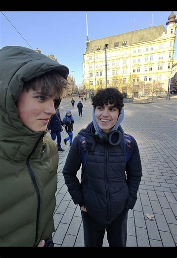 Pink🤣#extrovert #fyp #pov #metaglasses #brno