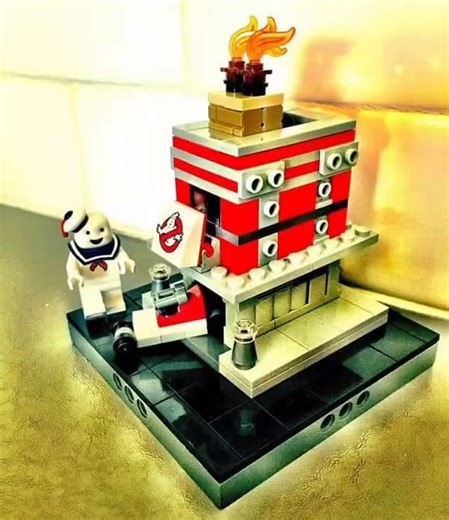 32 reactions | Builder Lee “When you can’t afford the retired LEGO Ghostbusters firehouse, you simply make a mini-one, ha !” #lego #legomoc #legophotography #ghostbusters | LEGO Builders Gather | Facebook