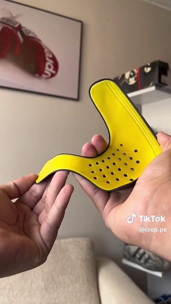 Con shields ⚡️🖤 vs sin shields 🥹 ¿Te animas a probarlos? Adquiere cualquier producto Crep en nuestras tiendas autorizadas (link en bio). 😎 #CrepProtect #sneakers #sneakerhead #limpieza #clean