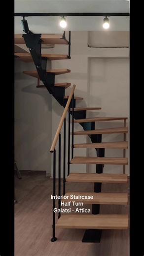 Interior #Staircase - #Dolle Hamburg - Half Turn - 13x steps - height 280cm - tread width 85cm - RAL 9005 & Beech - classic 2 banister #stair #σκαλα #σκαλες