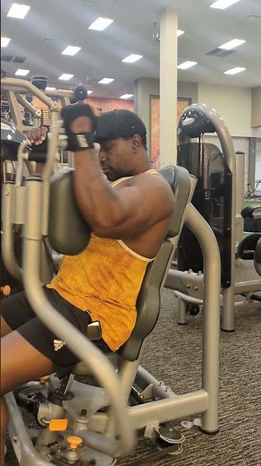 Let's rock some Pectoral Fly to build a bigger chest y'all #motivation #getinthegym #fitnessflowlive