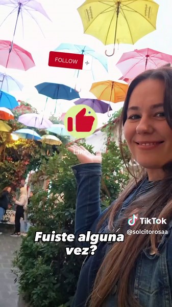 5 imperdibles de San Telmo 1️⃣ Paseo de la Historieta Un circuito callejero que rinde homenaje a personajes de historietas Argentinas como Mafalda, Isidoro, Patoruzú, Clemente, entre otros. 2️⃣ Casa Mínima La casa más angosta de la ciudad.Con apenas 2,50 metros de frente. 3️⃣ Mercado de San Telmo Un lugar emblemático con antigüedades, historia y gastronomía de primer nivel. 4️⃣La plaza Dorrego Es Monumento Histórico Nacional, hay bares y restaurantes y los fines de semana está la feria de San te