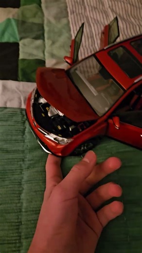 reviewing a 4th generation Toyota rav4 1/18 scale