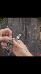 Simple finger Bow tutorial Follow for more fun tutorials #bow #bowtutorial #craftideas #bowsimple #prettybows | Made With Love Country Crafts by Tracy