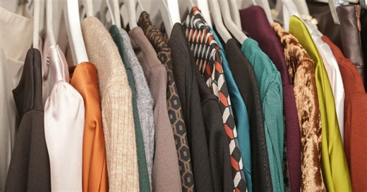 Étiquette, QR code... À quoi ressemblera le nouvel «éco-score» sur les vêtements ?