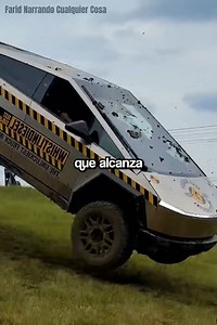 17M views · 460K reactions | La Cybertruck se enfrentó cara a cara...