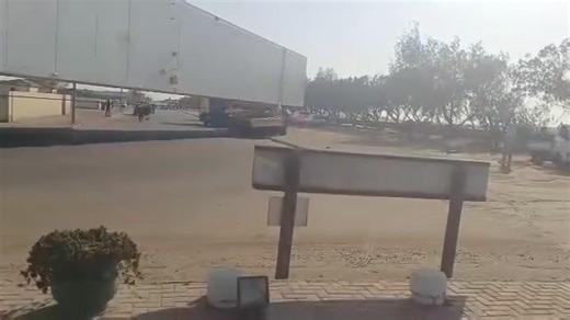 217K views · 2.9K reactions | HOW OLD WERE YOU WHEN THE LAST ABNORMAL LOAD LIKE THAT ONE WHICH MADE US LEAVE SCHOOL CLASS? ANOTHER ONE IS ON THE WAY. cold box that produces oxygen from copper, departed from the Walvis Bay harbour in Namibia and is currently making its way to Zambia. | Ask Muvi TV | Facebook