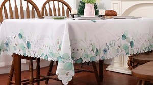 Spring Tablecloth, Spring Decorations for Home Flower Decor Seasonal Spring Table Cover Scallop Edge Table Cloth Table Decorations (52'' x 70'')