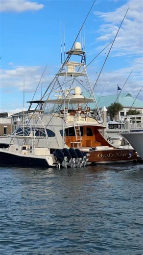 Gorgeous 86’ Merritt, Owls Nest, and her matching center console docked up 😍 . . #sportfish #fishingteam #fishingtournament #centerconsolesonly #wrightsvillebeach #boatinglifestyle #fishingtrips | Boat Daddy Marine