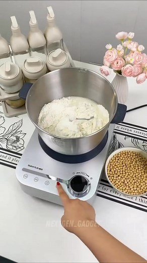 klik sini https://s.shopee.com.my/6AdJThgapl Mesin uli doh pintar yang memudahkan kerja baking harian anda! Dengan kapasiti besar 7 liter, mesin ini dilengkapi sistem uli automatik fungsi fermentasi, sesuai untuk roti, pizza, pau, donut, dan pelbagai jenis doh. Tak perlu uli dengan tangan—semua siap lebih cepat, lebih sekata, dan lebih bersih! #fblifestyle #haslinalin #goodthings | Haslina Lin