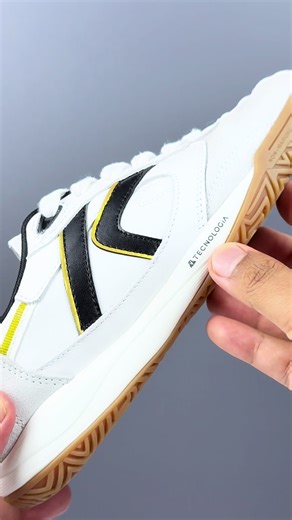 New Kelme Bravo futsal. Suede leather , flexible dan cushioning best. Design classic. Sesuai digayakan secara casual. Ready di @EFS Ipoh @EFS Shah Alam @EFS KL