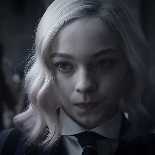 Au: Enid is the stalker. #emmamyersedit #emmamyers #xzybca #wednesdayaddamsedit #enidsinclairedit #wenclair #wenclairedit #jennaortega #jennaortegaedit