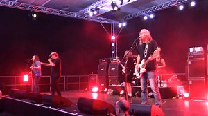 Live clip of "Fire Your Guns" from the AC/DC album "The Razors Edge" during our appearance in Celle, Germany at the Internationales AC/DC-Fantreffen last September.⚡🔥 #ACDC #acdctribute #acdcexperience #LiveWire #therazorsedge #fireyourguns #acdcfans #acdcfamily #acdcband #acdclive #acdclovers #acdcforever #PWRUP #BrianJohnson #angusyoung #malcolmyoung #cliffwilliams #classicrock #hardrock #tributeband #tributeshow #acdctributeband | LIVE WIRE - The Ultimate AC/DC Experience