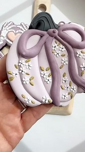 There's something about adding tiny royal icing details to cookie decorating that makes me want to decorate all my cookies this way. These tiny flowers are such a great touch for this pumpkin cookie cutter, makes a great technique for more intricate cookies. I'm excited to share more pictures with you soon! . #Pumpkin #royalicing #cookies #fall #fallfood #foodart #cookiesofinstagram #royalicingcookies | The Sweet Designs Shoppe