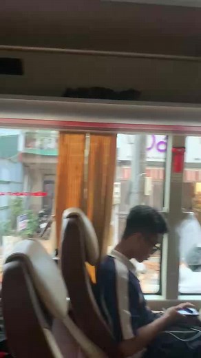 Ờ ùm xin lỗi vì khi không có chuyện gì làm là lớp toi ngồi đọc biển hiệu từng của hàng rồi tự suy diễn và cười 😍😍#9a2 #thsp #xuhuong #cuốicấp #đàlạt #dômdom🐝🐝 #kỉniệm