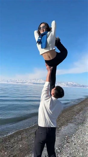 Impressive acrobatics display near the shoreline in Jiangsu, China