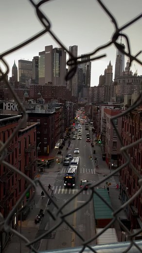 Dumbo Moving isn’t just about moving belongings; it’s about moving with the heart of New York. Here’s to being a part of this incredible urban tapestry!  #ProudNewYorkers #DumboMoving #CityLife #NYCIcon #MovingNYC #UrbanJourney #HeartOfTheCity #NewYorkProud #MovingMemories #IconicNYC | Dumbo Moving and Storage | Facebook