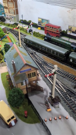 Class 108 departs Little Locdown sidings ECS, to Locdown and collect the first Inch High passengers of the day. #bachmanneurope #bachmann #superquick | Locdown & Little Locdown Model Railway